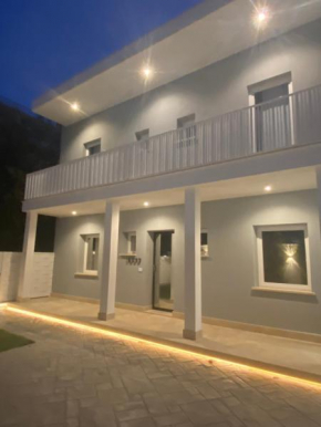 Grey House Bed & Breakfast, Latina
